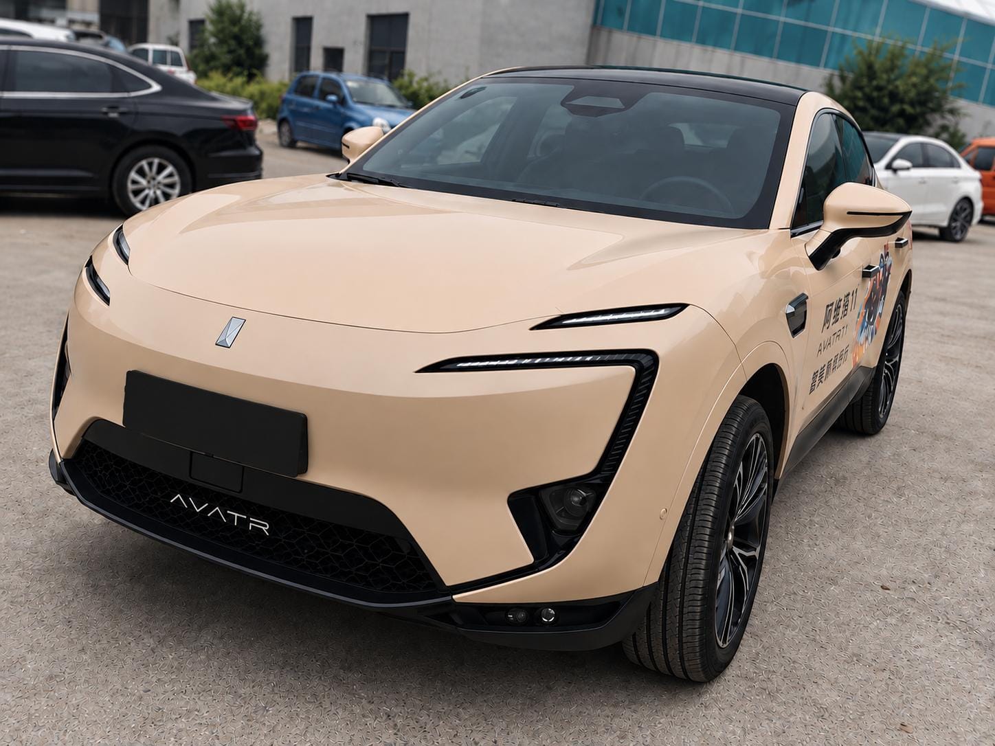 AVATR 11 2025, Gold exterior