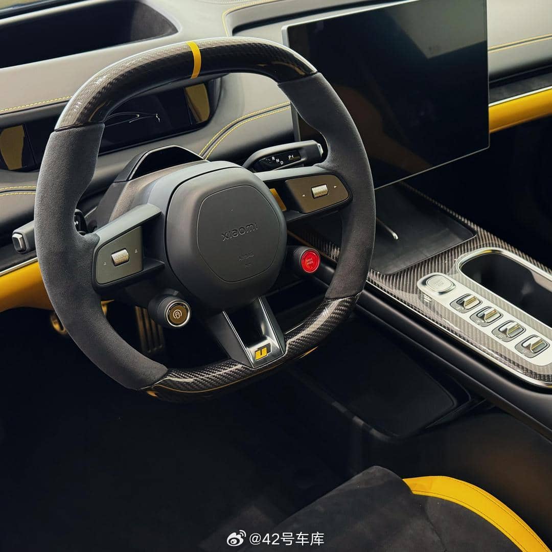 XIAOMI SU7